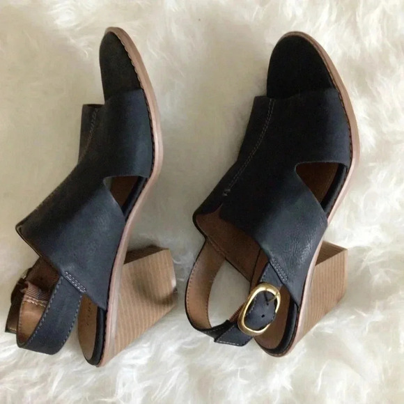 Euro soft Sandal Size 9 Medium Block Heels - Picture 4 of 6